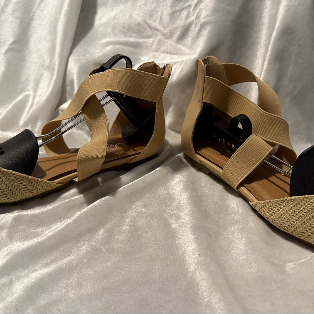 Tan strap flats - Picture 6 of 7
